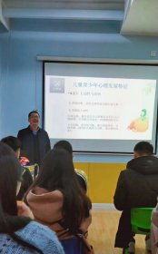 英語系教師黃燕萍 跨界融合心理學，以專業服務回饋社會